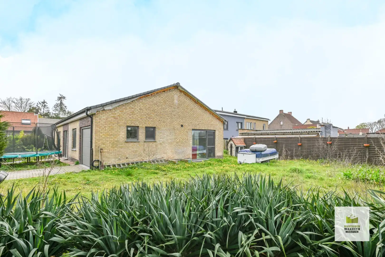 Gerenoveerde woning met 3slpk, garage en tuin op 648m2 foto 16