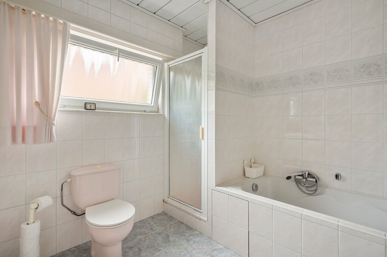 Ruime gezinswoning op breed en groot perceel van 1122m² foto 19