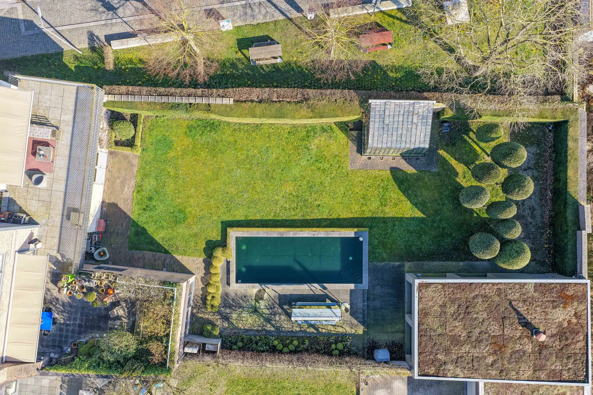 Heel ruime stadswoning met kantoren en tuin foto 32