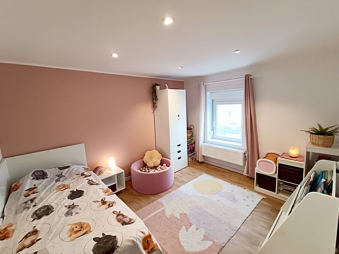 Vooraan Assebroek, vlakbij het Station TOTAAL RECENT GERENOVEERD RUIM ENERGIEZUINIG BURGERSHUIS met 5 SLAAPKAMERS en ZUID-gerichte TUIN foto 11