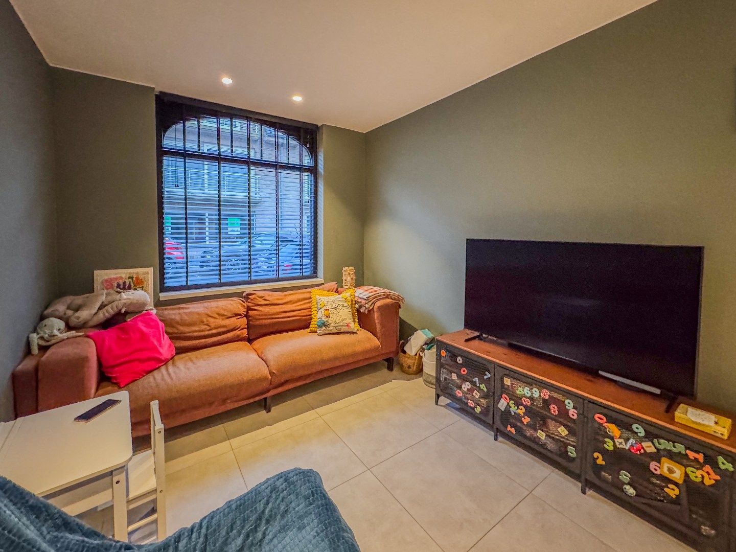 Woning met 3 slaapkamers, garage en gezellig stadstuintje met berging. foto 2