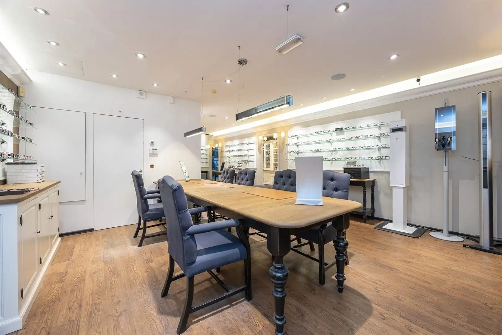 Handelsgelijkvloers op topligging in hartje Brasschaat foto 6