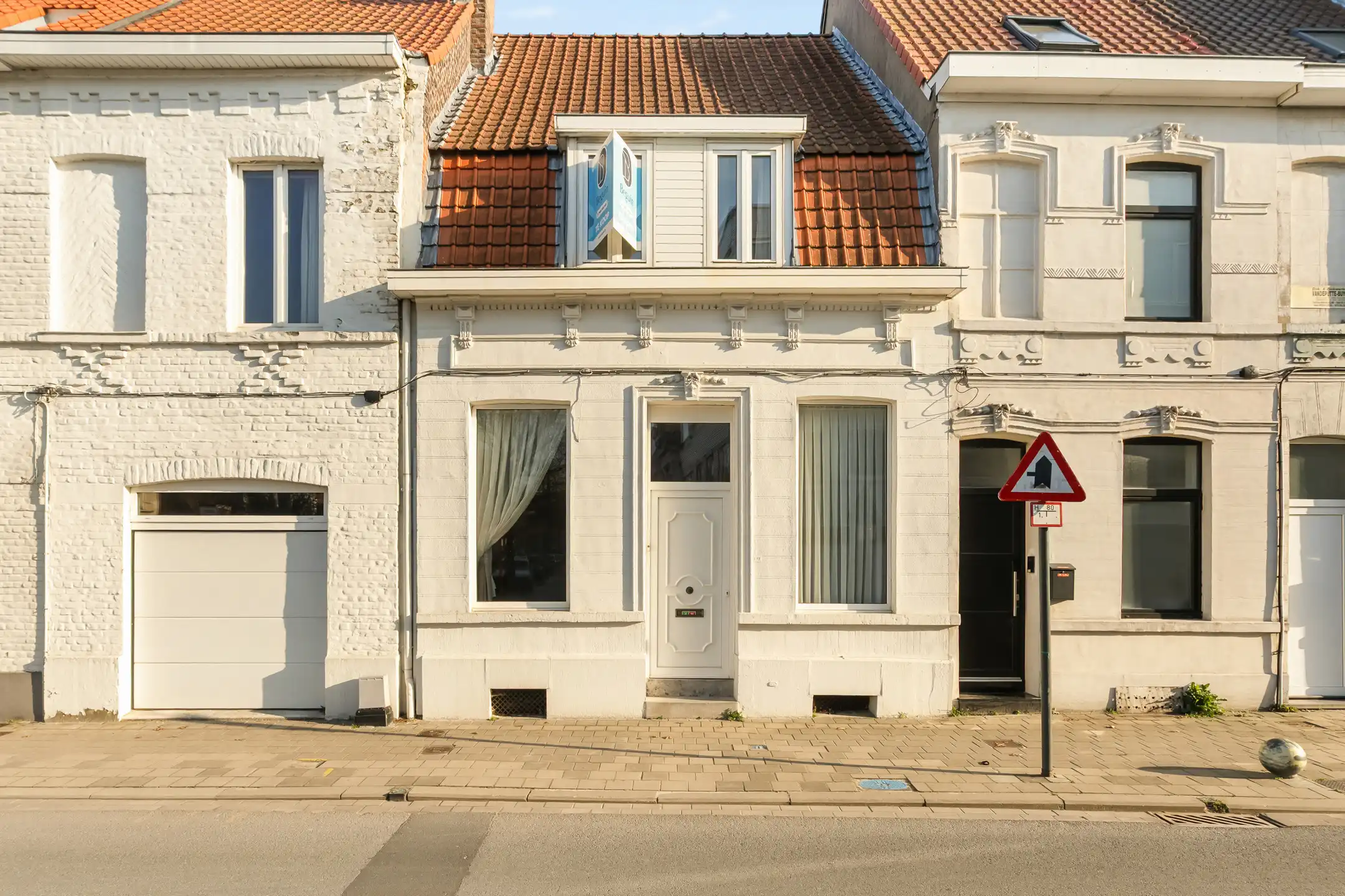 Topgelegen op te frissen woning met 5 slk en handige garage foto 2