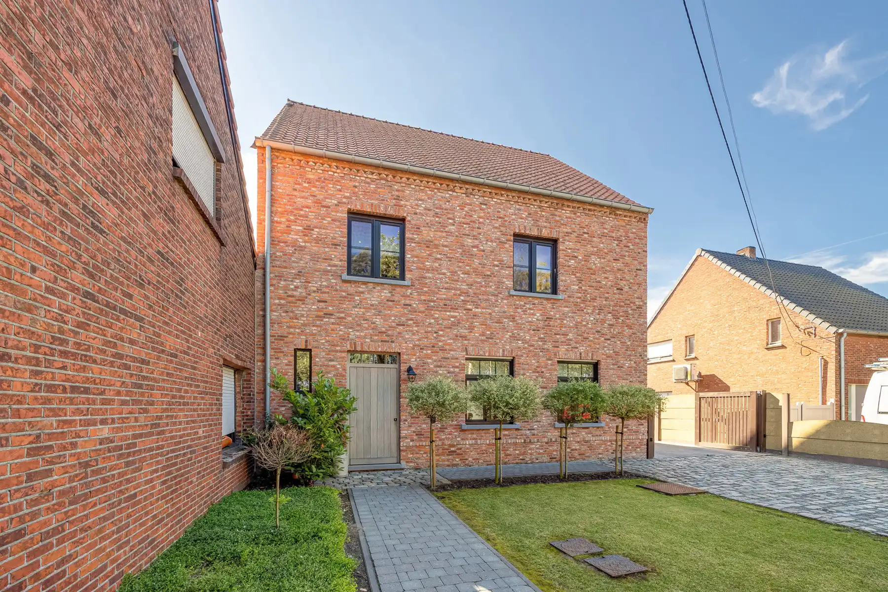 Recente BEN-woning met 4 slks en dubbele garage op gunstige ligging foto 2