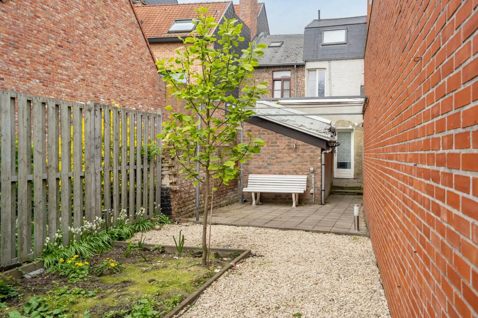 Een knusse rijwoning met tuintje en 3 slaapkamers, gelegen pal in het centrum van Maaseik. foto 23