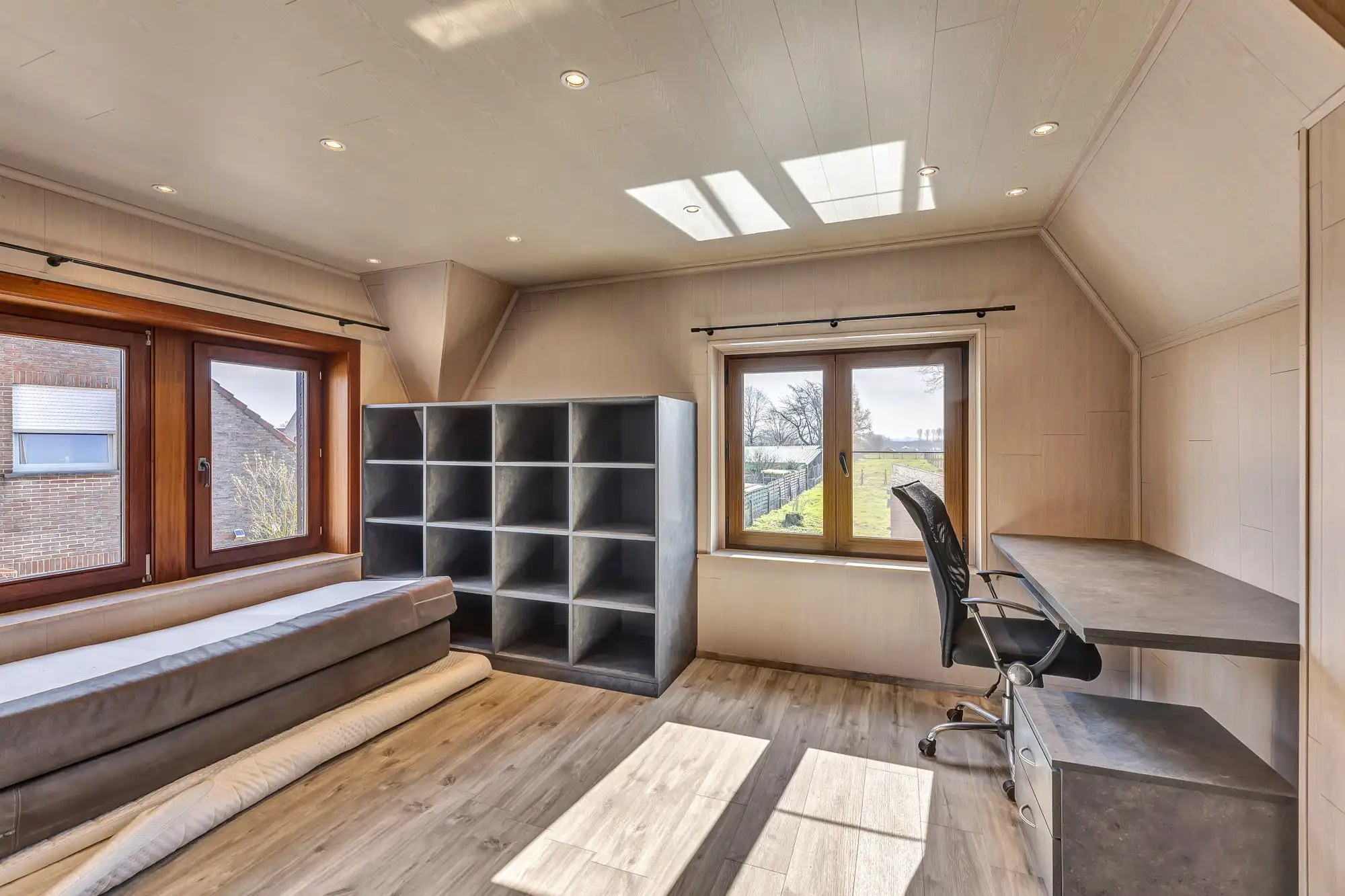 Robuuste woning op ruim perceel foto 19