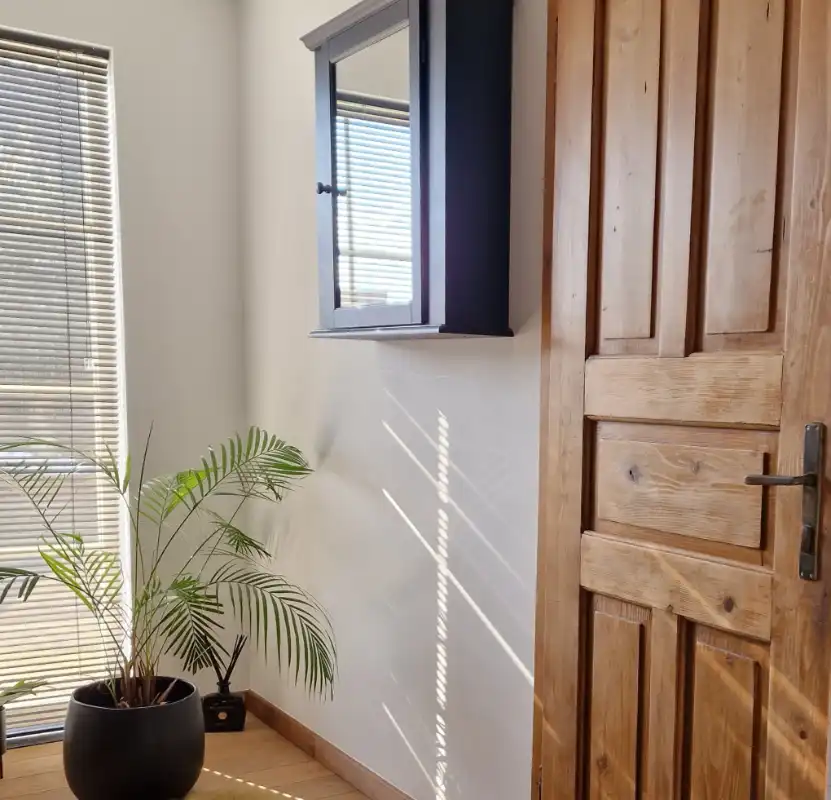 Handelspand met uitzonderlijke visibiliteit & ruim appartement – Toplocatie foto 5