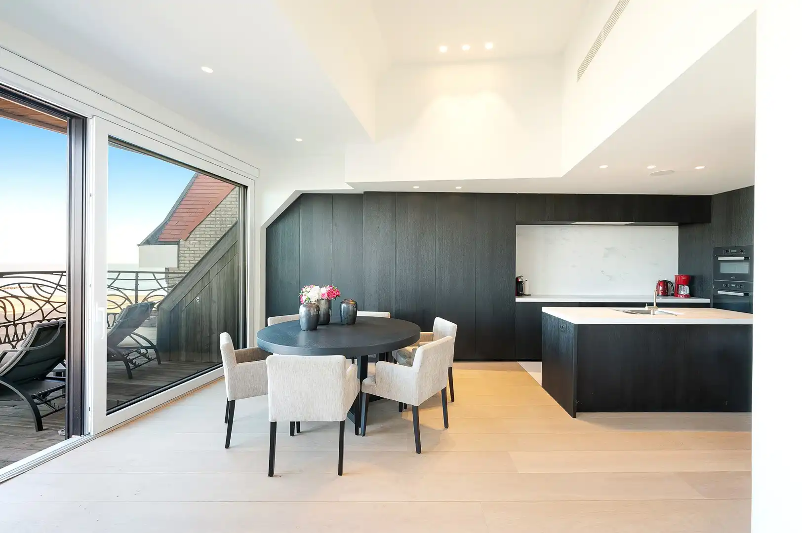 Uitzonderlijke penthouse met een gevelbreedte van 12m en panoramisch zeezicht in de standingvolle residentie Plaza op het Albertplein. foto 18