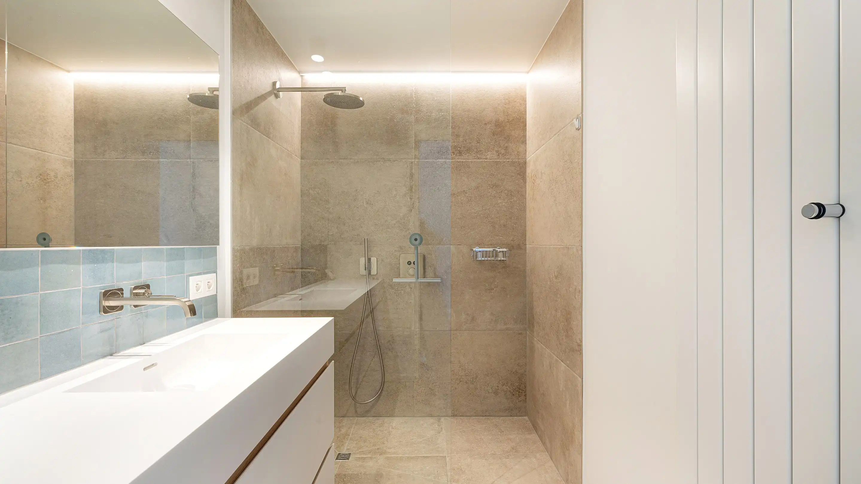 Exclusief en perfect afgewerkt appartement met unieke doorzichten op zee en het Knokse hinterland foto 28