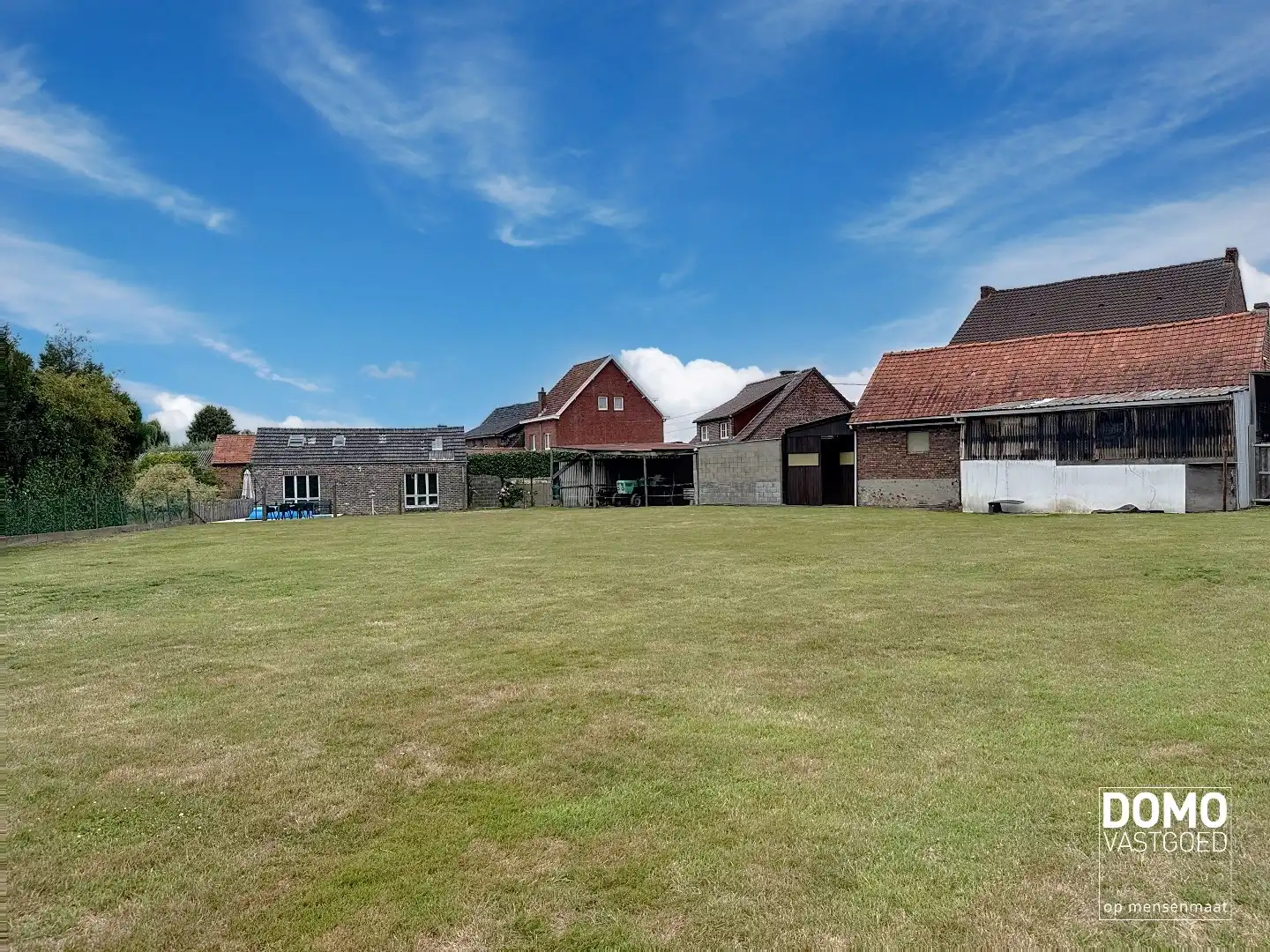 RUSTIG GELEGEN BOUWGROND MET EEN PRACHTIG GROEN UITZICHT TE WELLEN foto 3