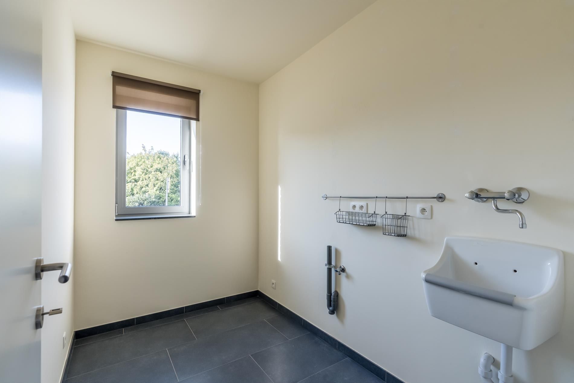 Ruime instapklare woning met 4 slpks nabij het centrum van Balen ! foto 4