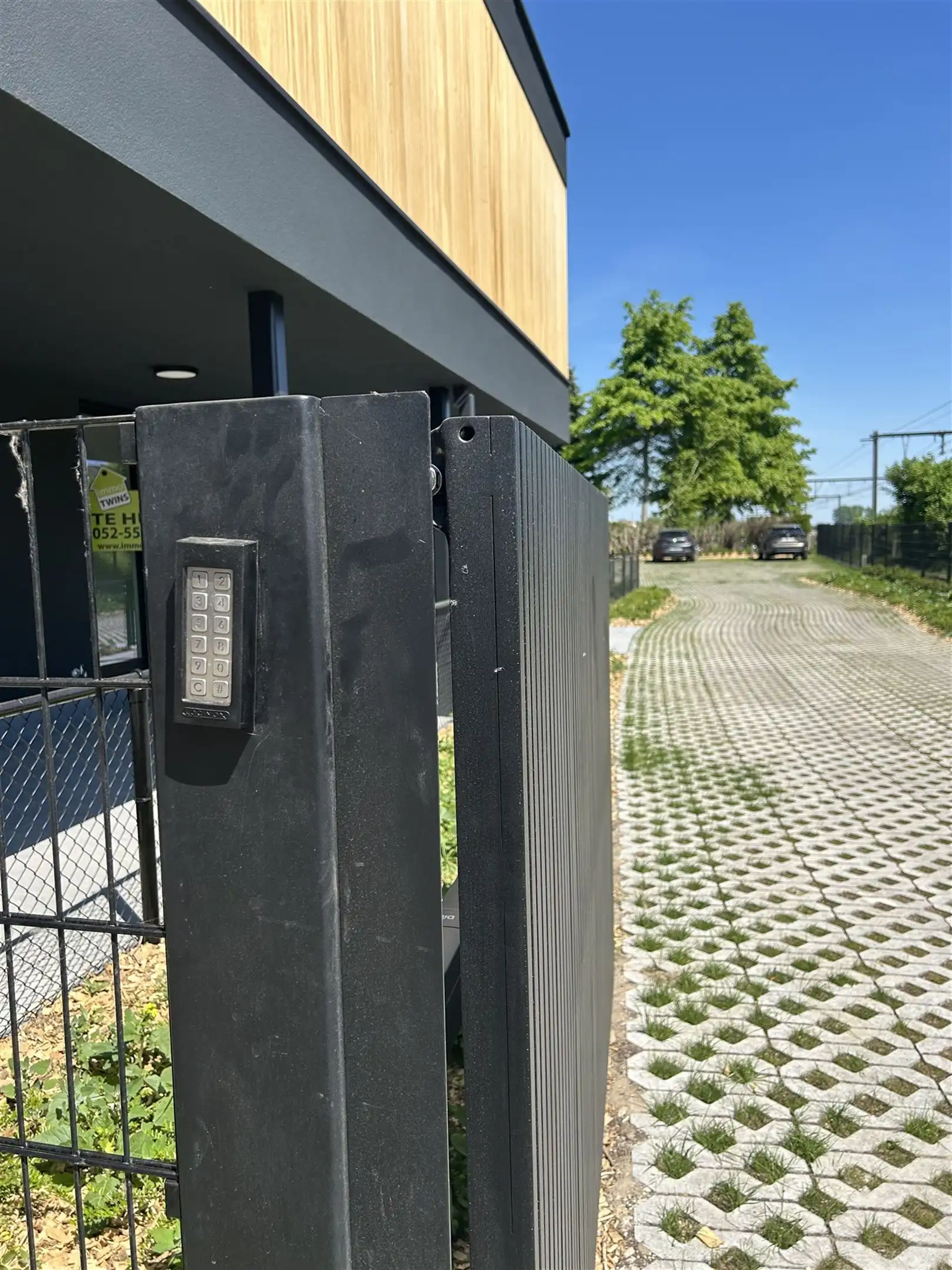 Afgesloten staanplaatsen met mogelijkheid tot elektrisch laden foto 2