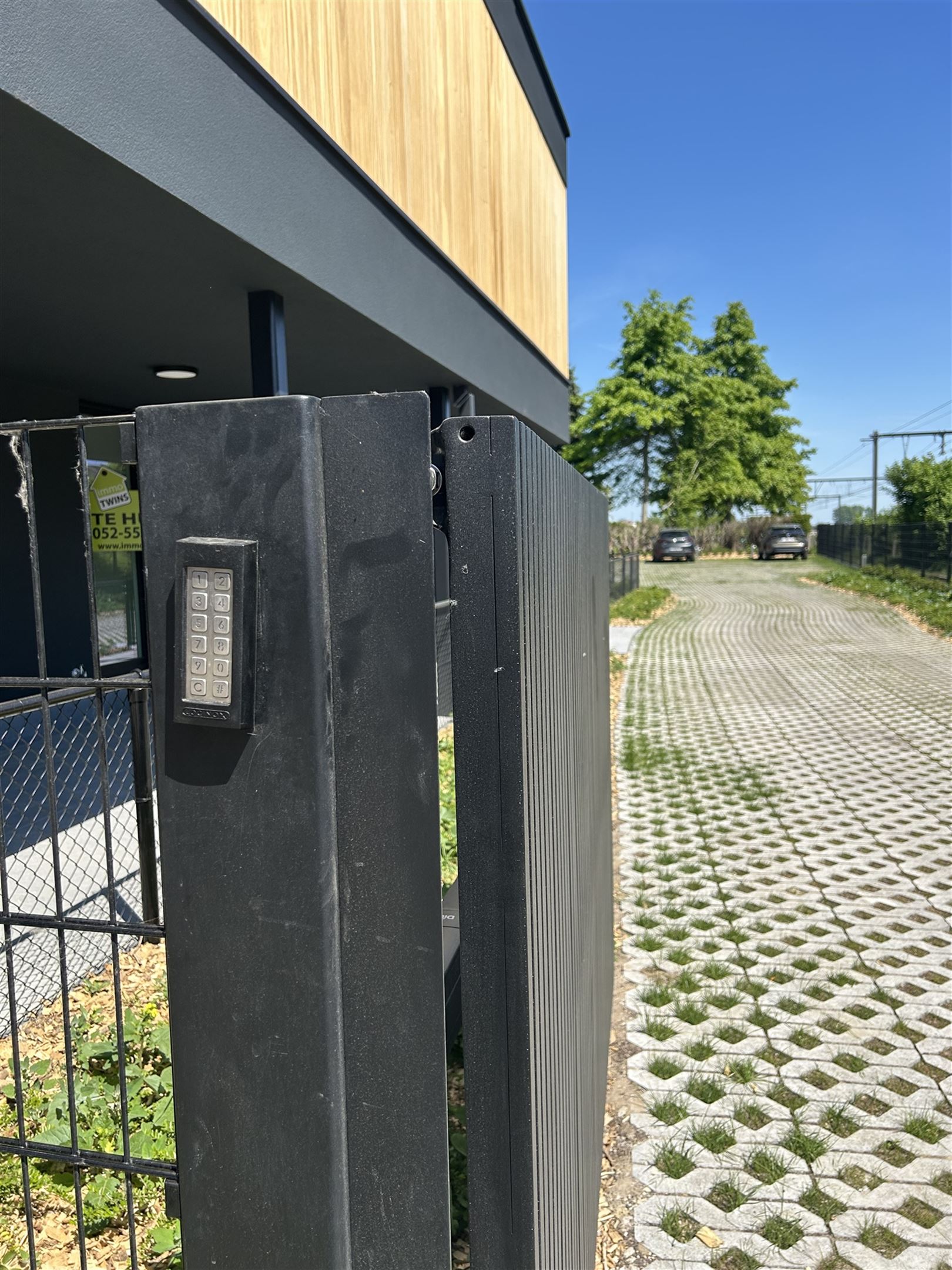 Afgesloten staanplaatsen met mogelijkheid tot elektrisch laden foto 2