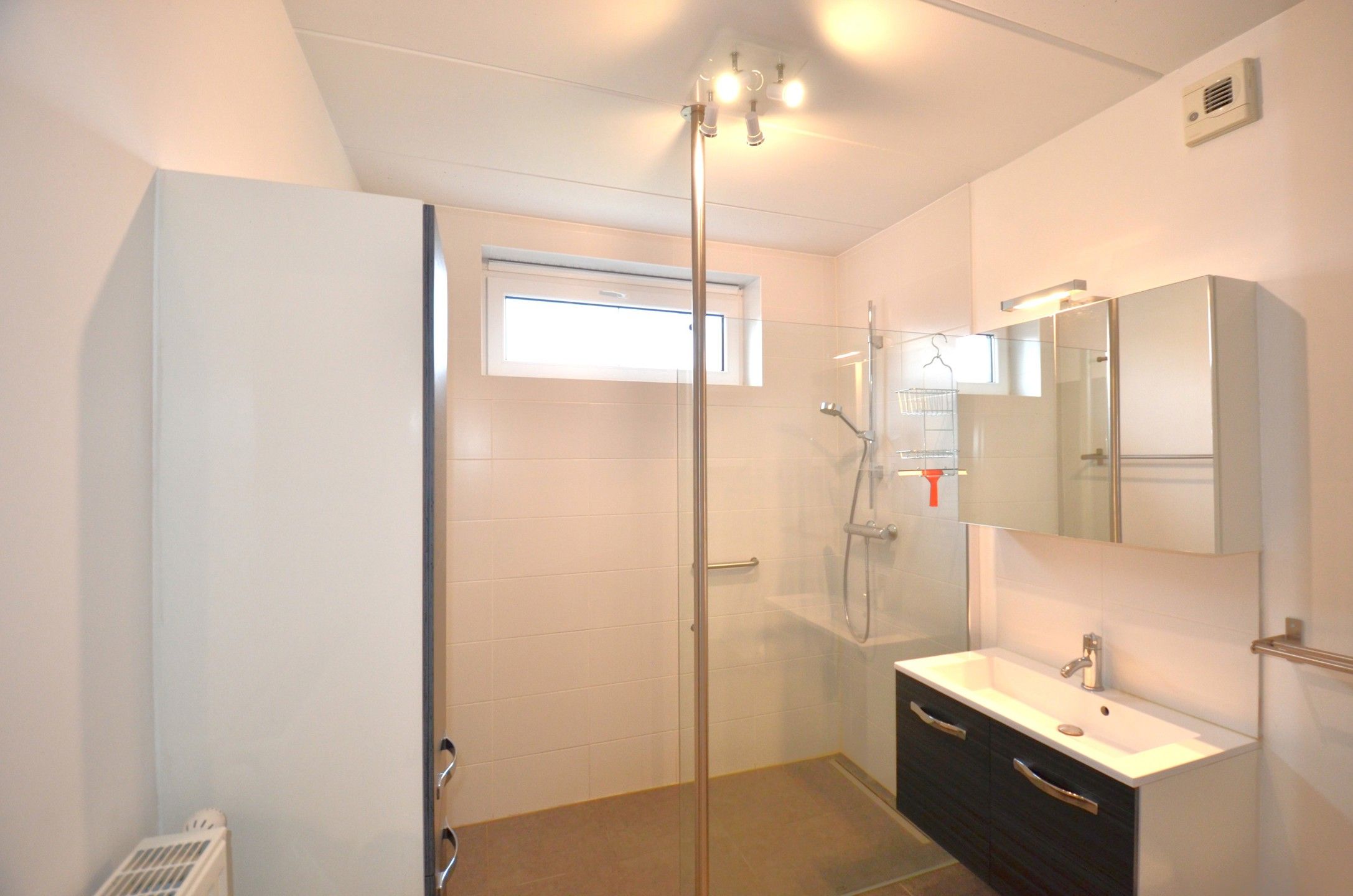 Gezellig 2 slaapkamer-appartementje met autostaanplaats foto 13