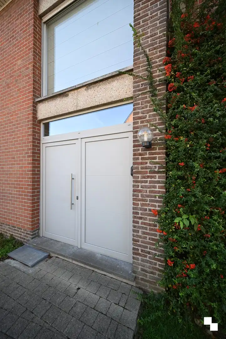 Halfopen bebouwing in gegeerde omgeving Kasteelwijk / Sint-Raphaelwijk, te Izegem foto 3