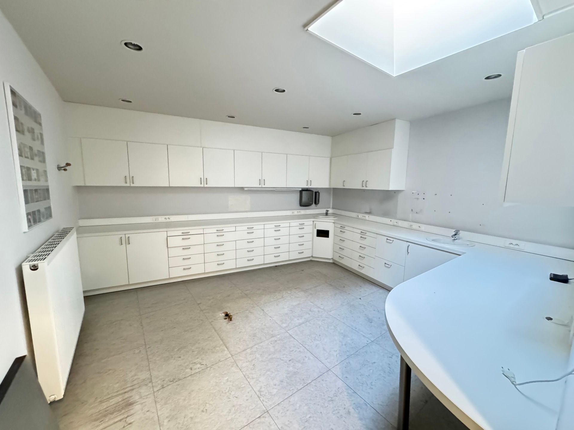 Instapklaar handelspand met praktijkruimte achteraan foto 5