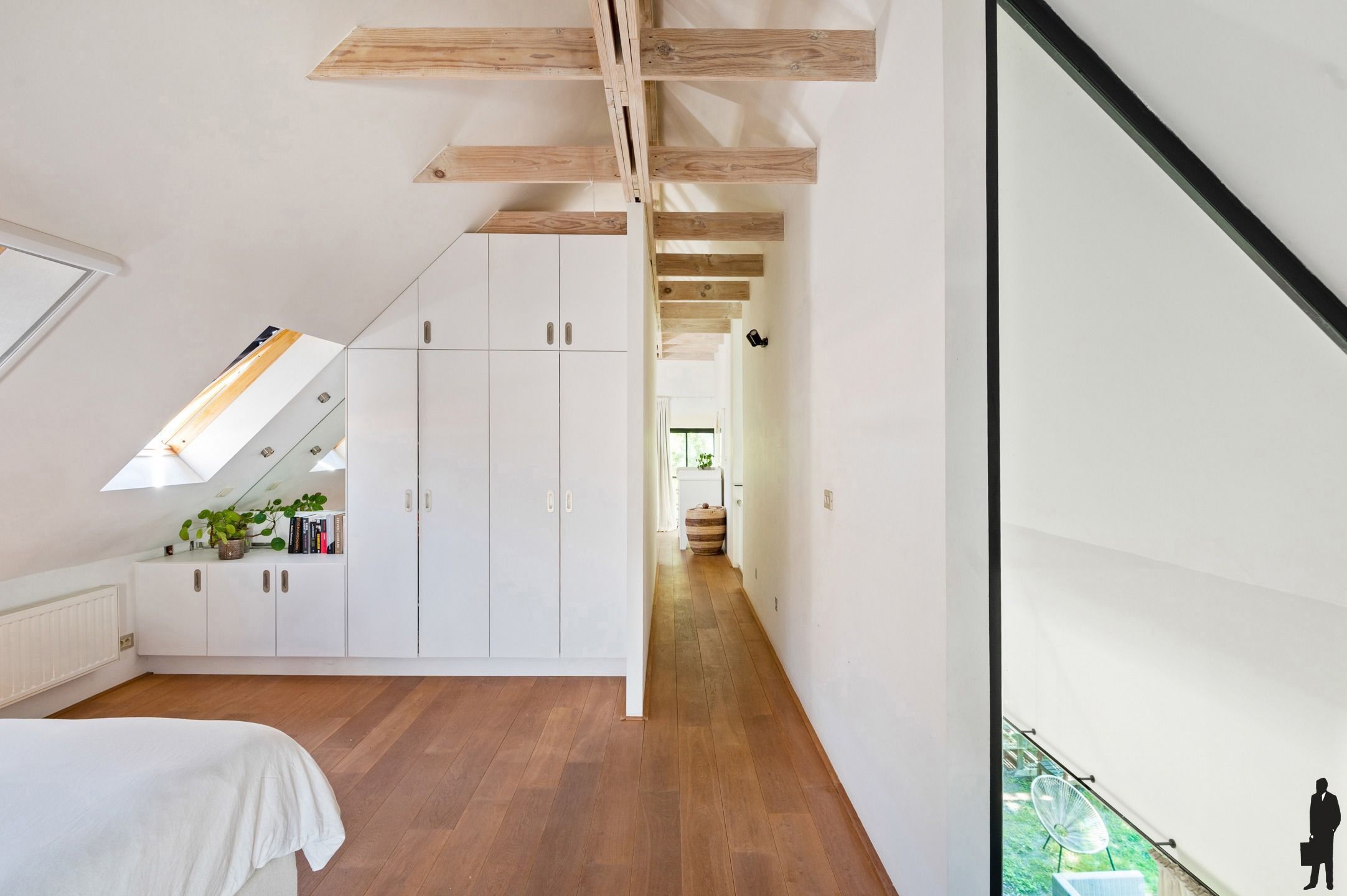 Unieke te renoveren hoevewoning met mooie parktuin foto 7
