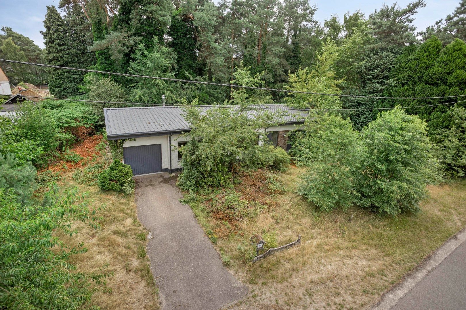 Hoofdfoto van de publicatie: Te renoveren / te slopen woning op een uniek gelegen perceel van 1.693 m² !