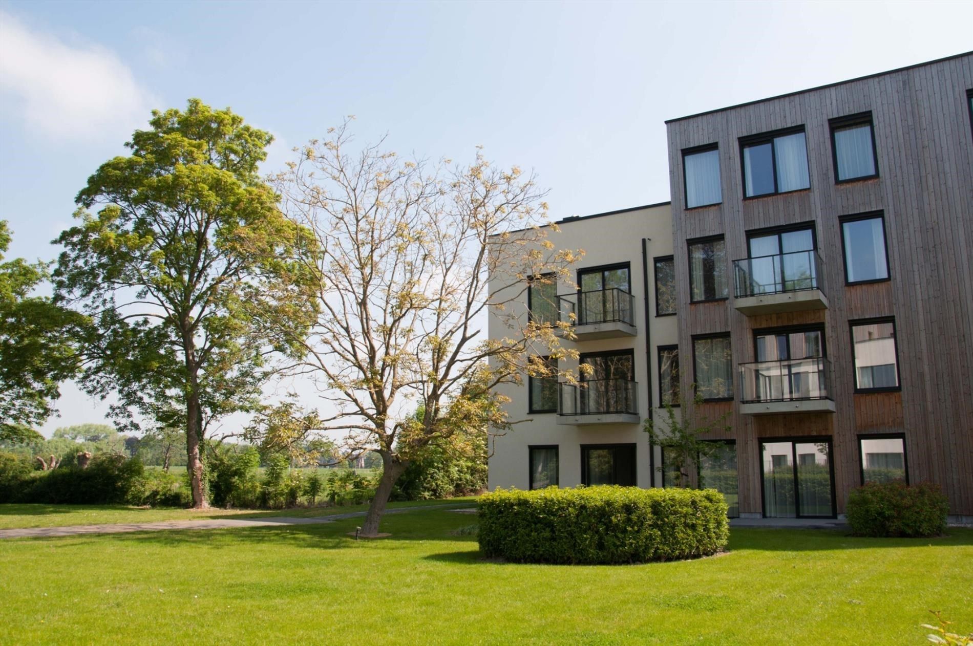 Een recente service flat (nieuwbouw) met berging in een prachtige groene omgeving nabij het centrum van Brugge. foto 11