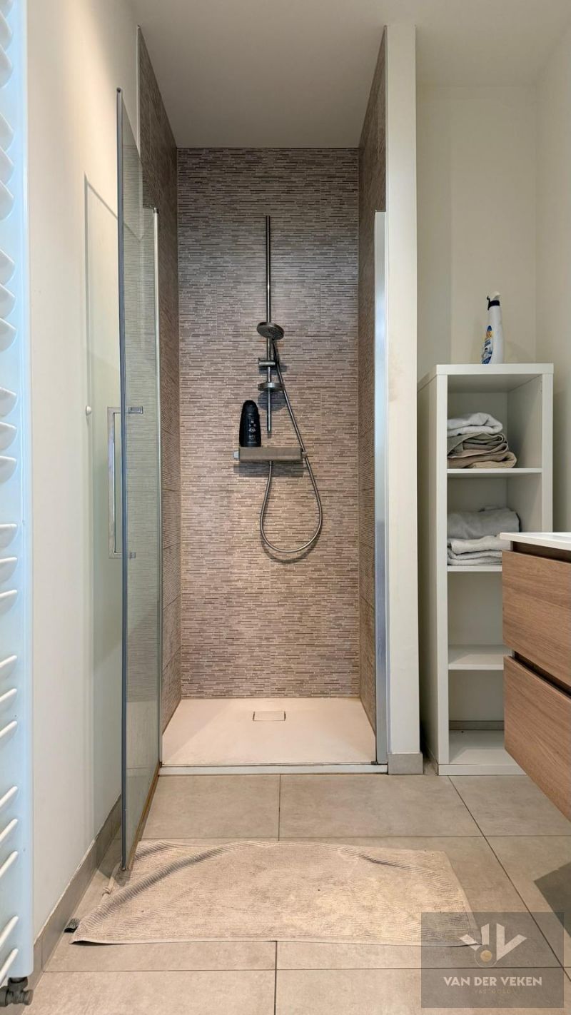 GEMEUBELD 2-SLAAPKAMER APPARTEMENT foto 7