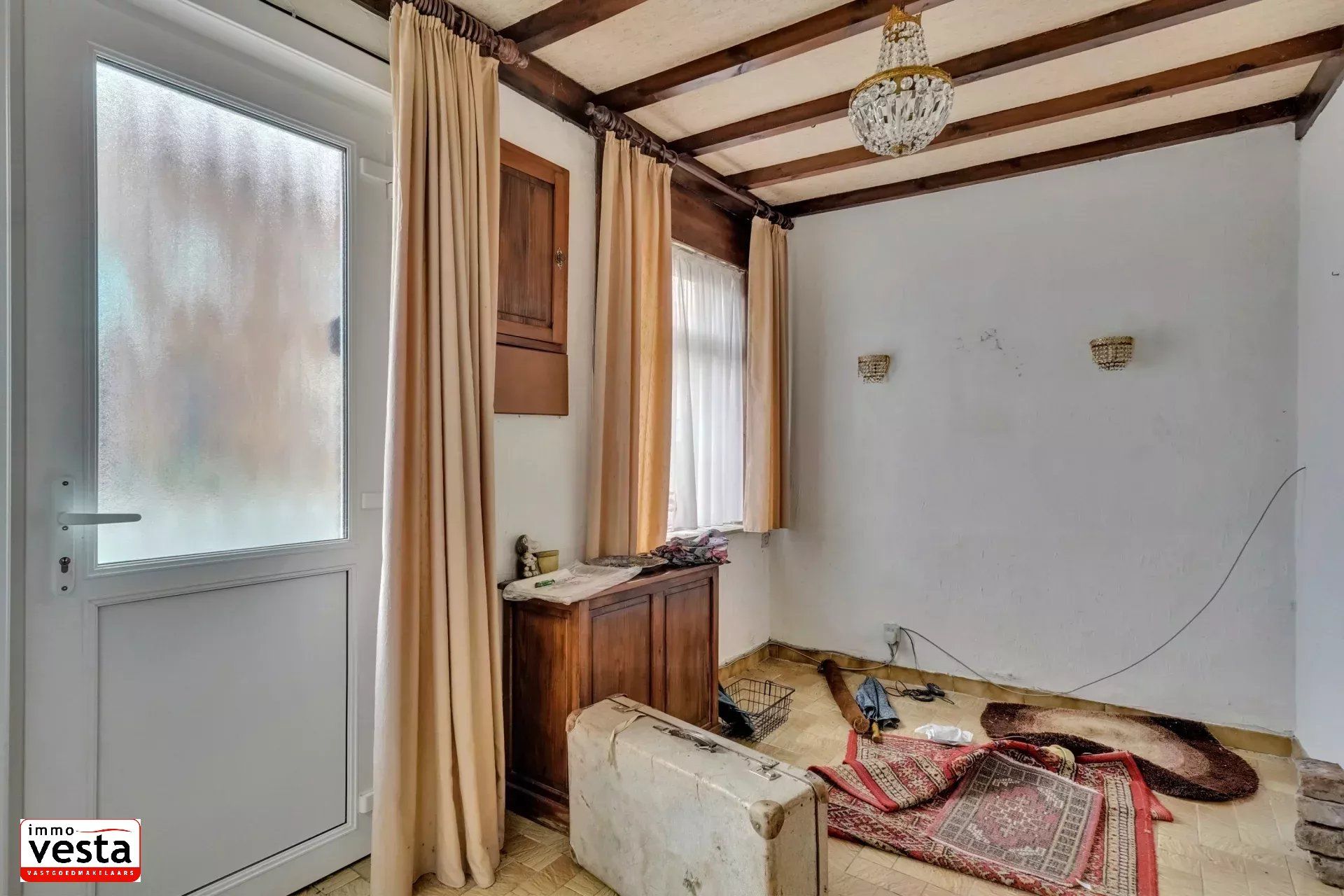 Te renoveren woning op goede locatie foto 7