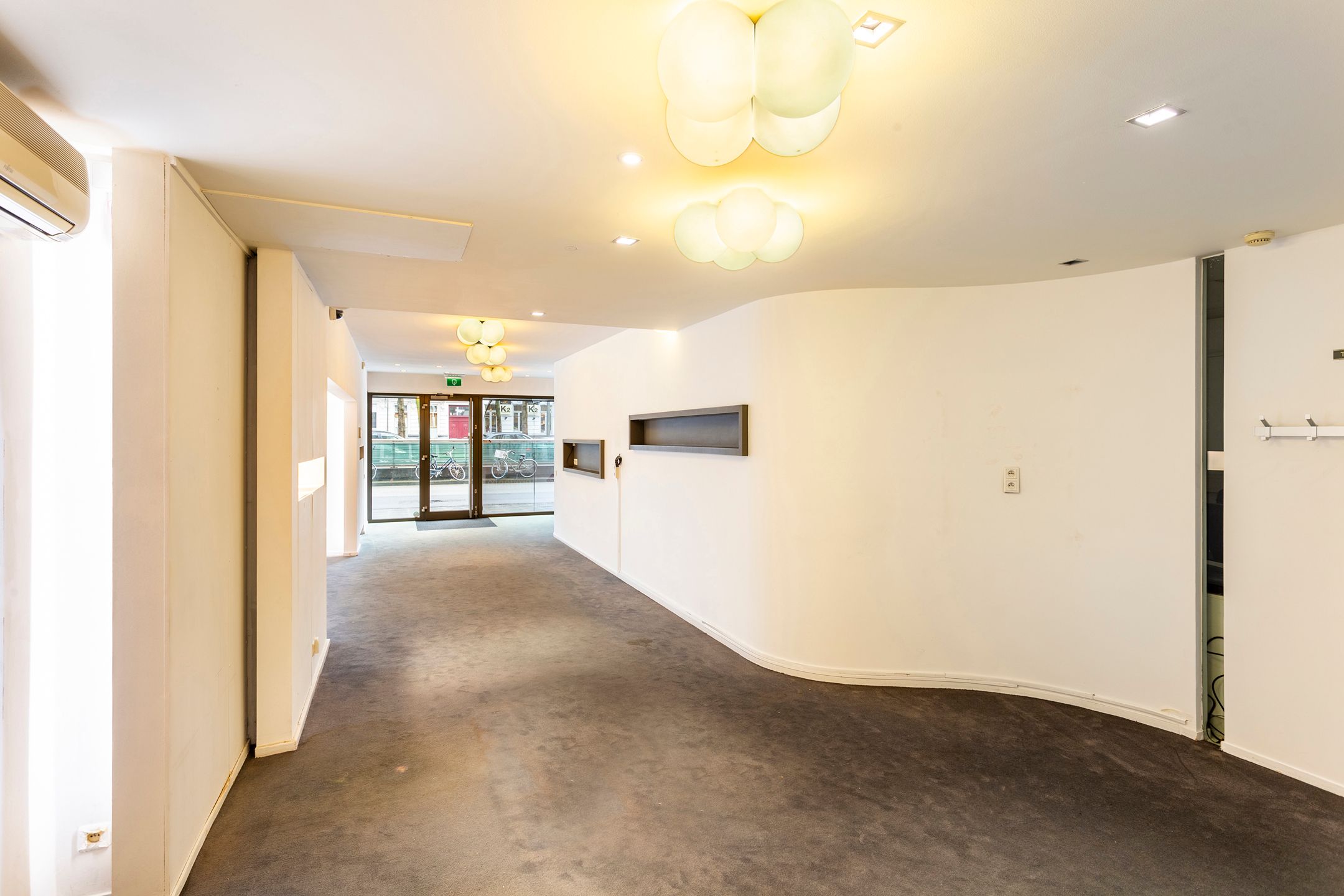 commercieel gelijkvloers ca 130 m² nabij theaterplein foto 2