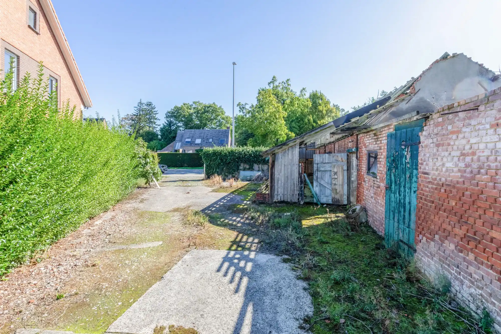 Voormalige hofstede met stallingen op perceel van 3016 m² dicht bij het centrum van Sint-Niklaas foto 8