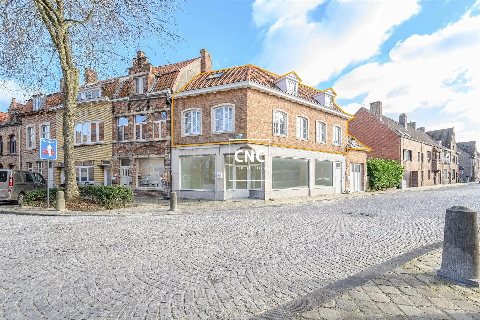 Karaktervolle duplex met terras in het centrum van Brugge
 foto {{pictureIndex}}