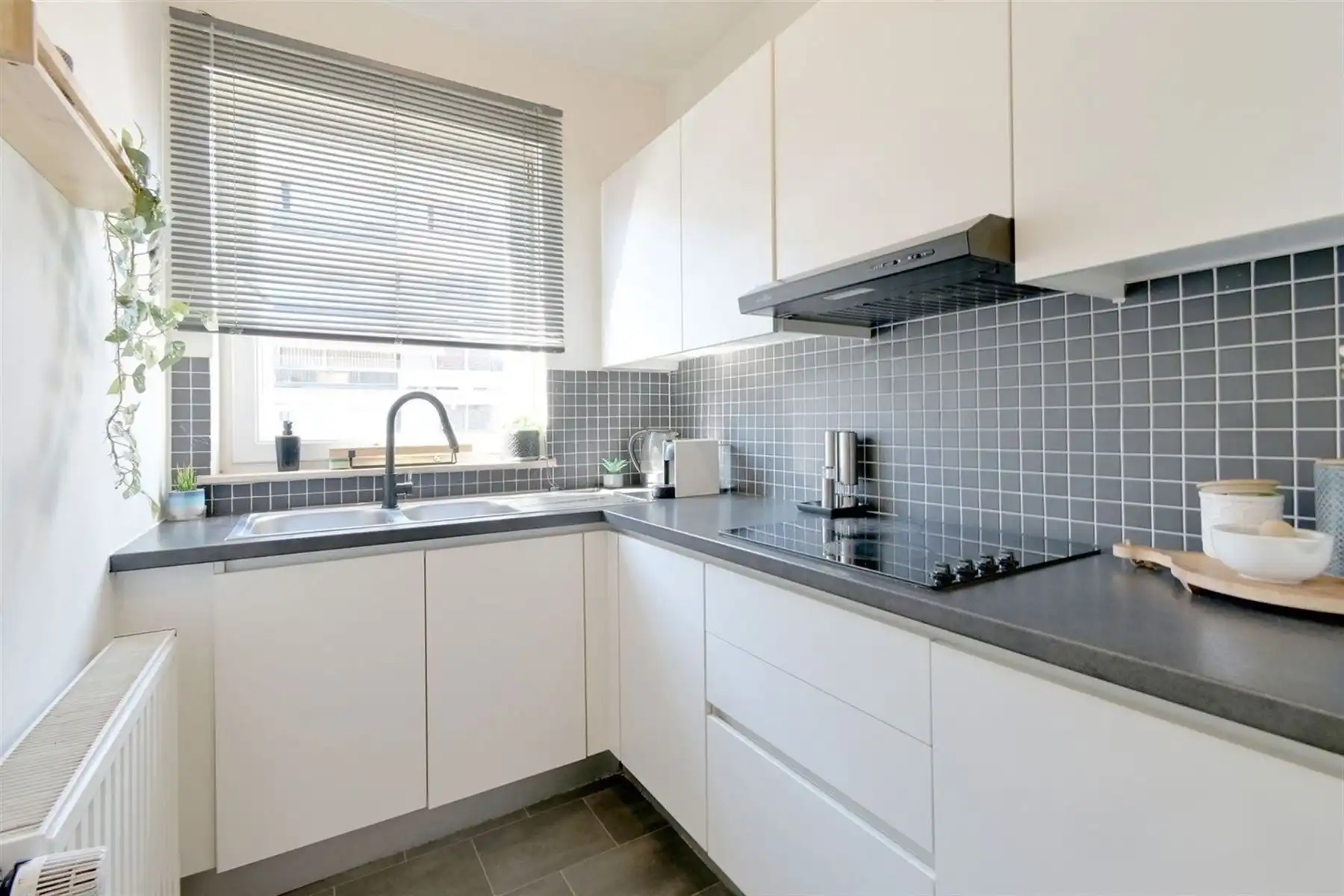 Gerenoveerd appartement met 2 slaapkamers op toplocatie! foto 5