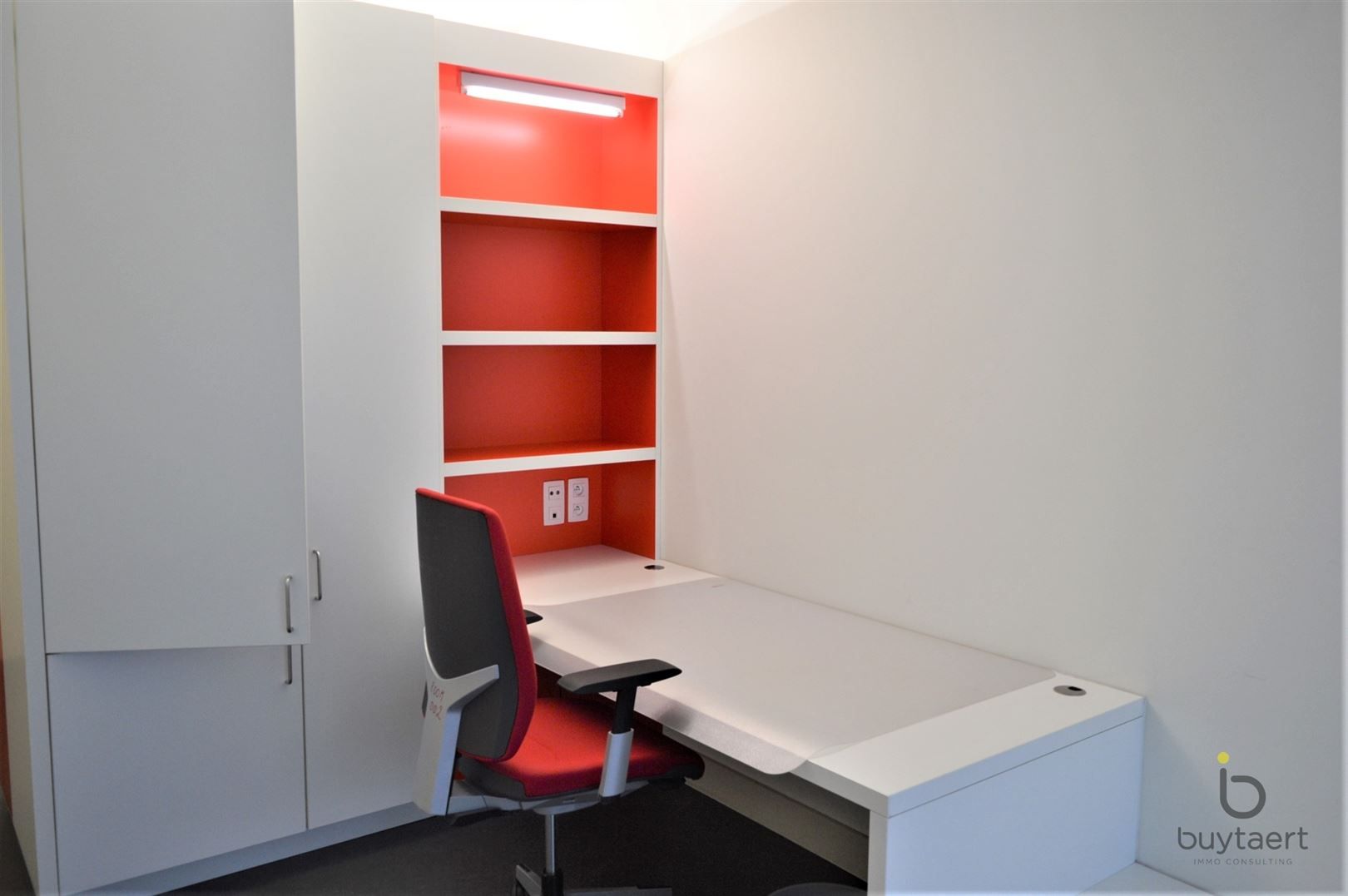 Gelijkvloers gemeubeld KOT te koop nabij de Universiteiten te Antwerpen! foto 2