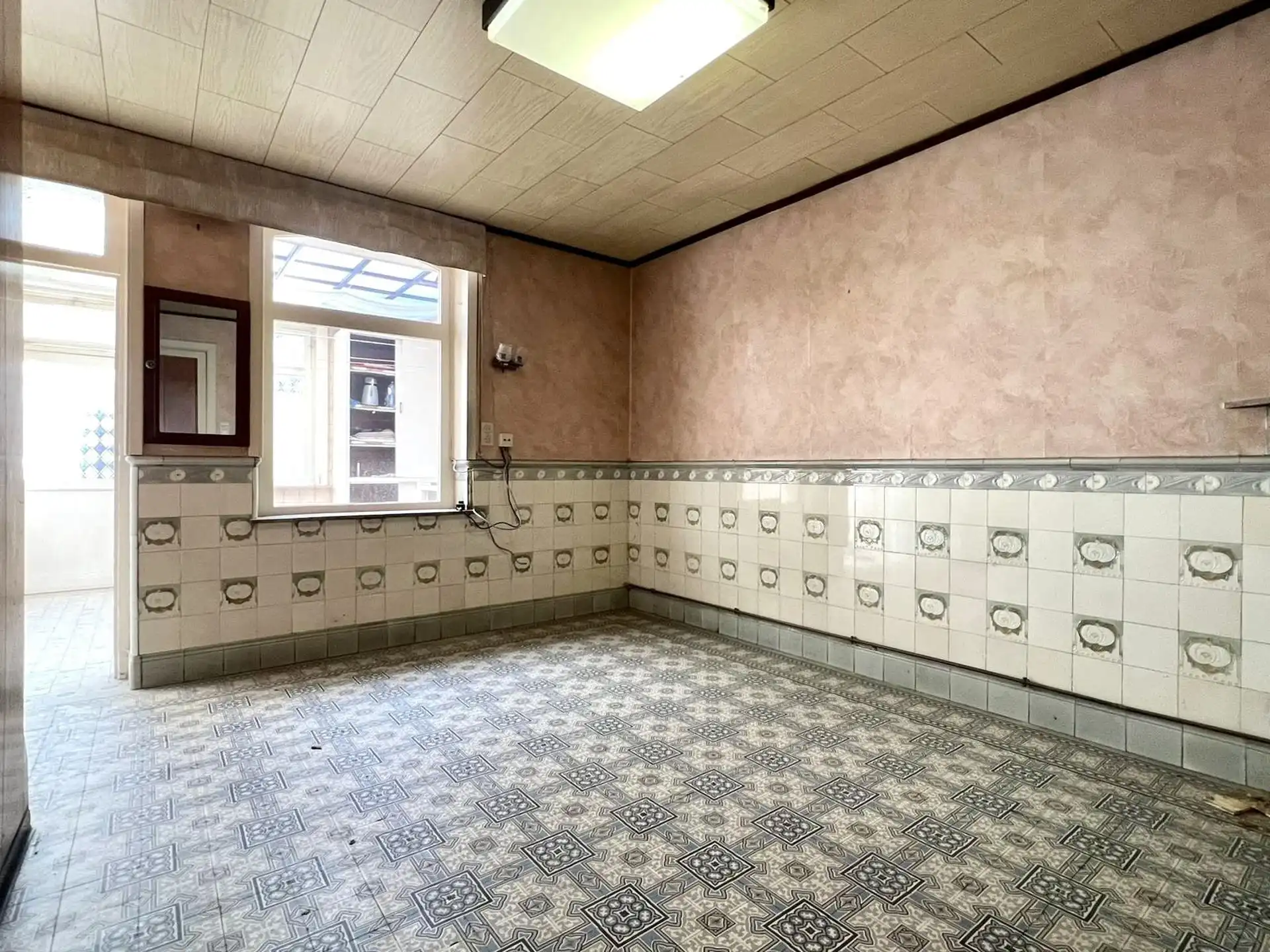 Te renoveren woning met potentieel! foto 3