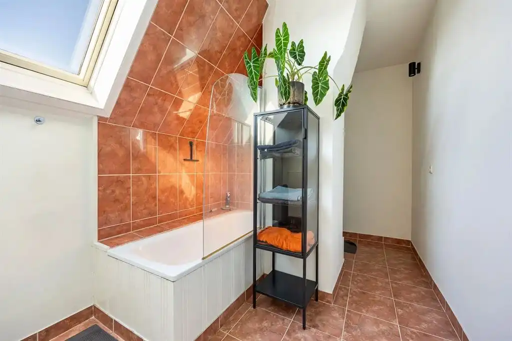 karaktervolle villa met zonnige tuin en zwembad foto 23