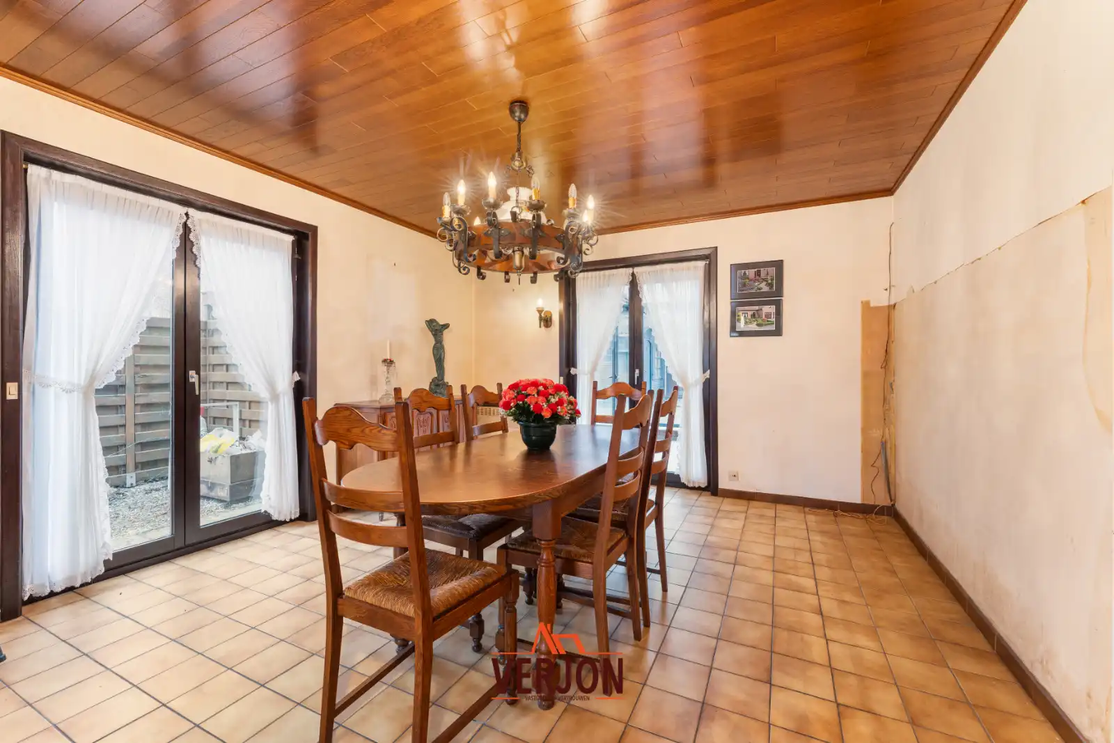 Halfopen bebouwing op wandelafstand van de markt! foto 3