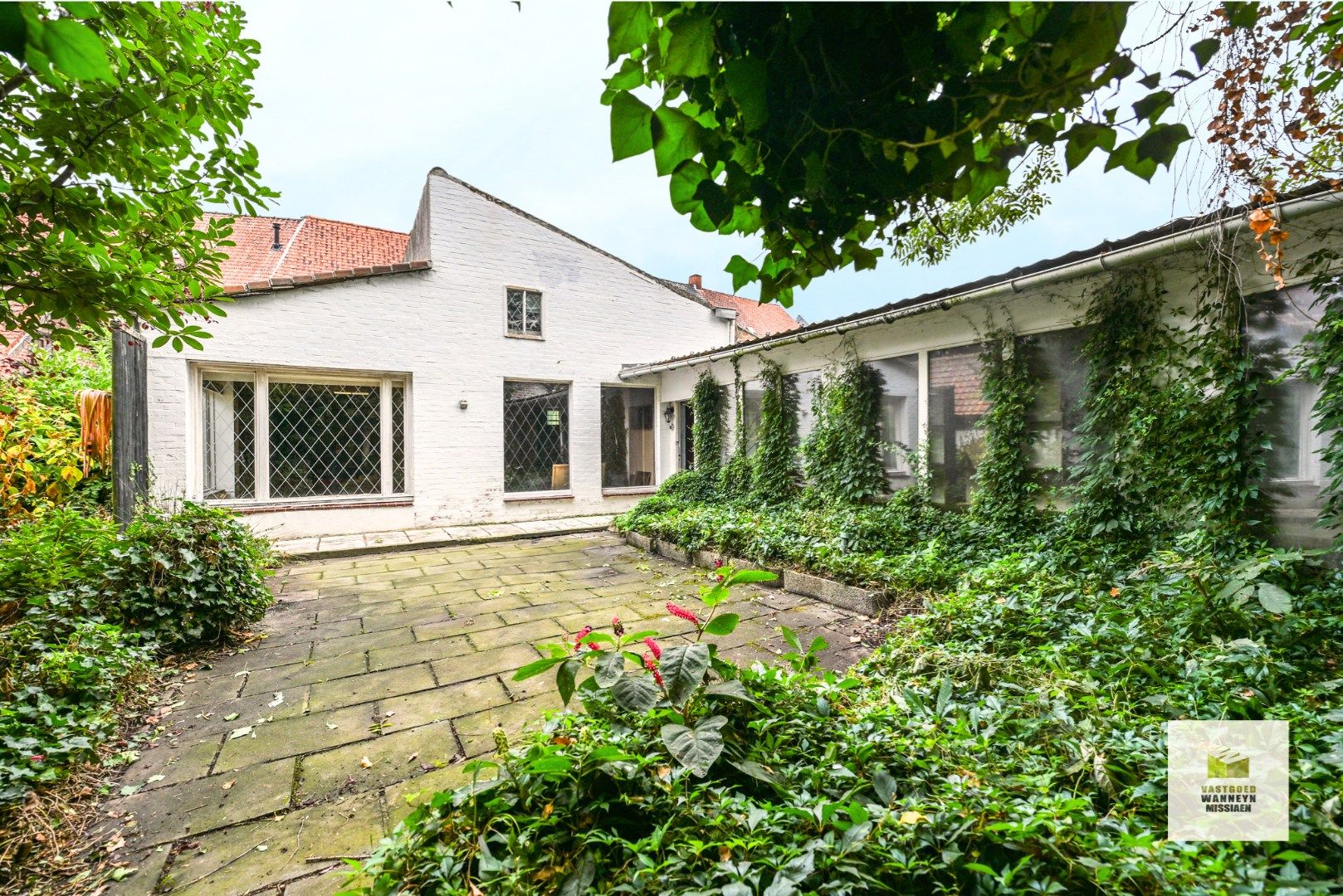Karaktervolle, te renoveren woning met 3 slaapkamers, diepe tuin, garage met uitweg foto 13