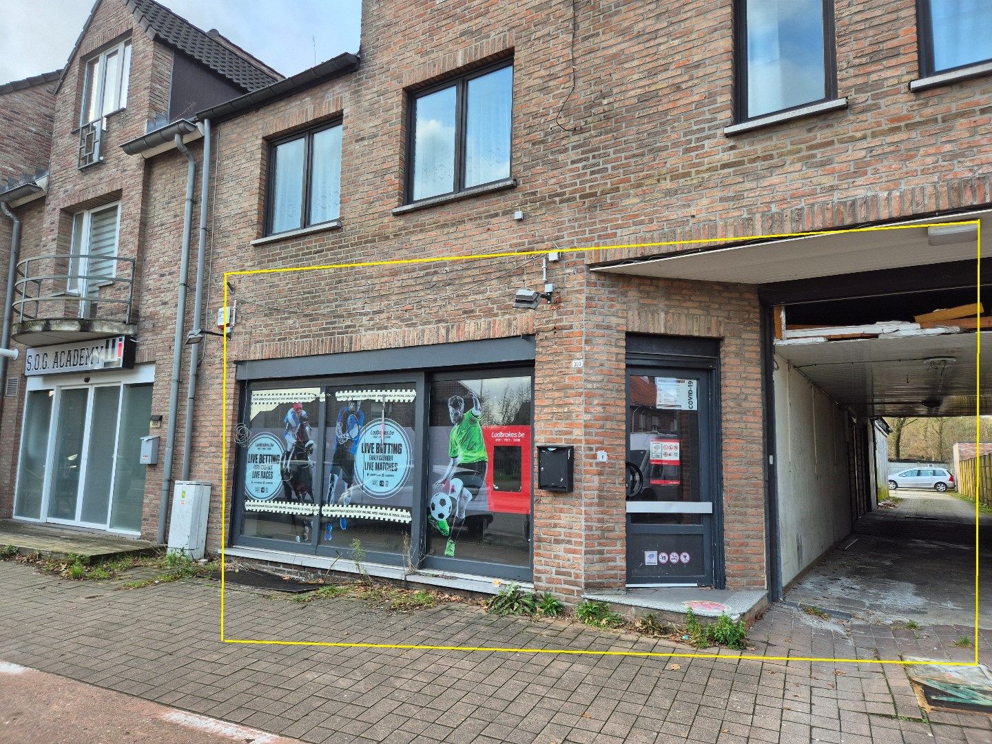 Handelszaak op toplocatie met paring in Maasmechelen  foto {{pictureIndex}}