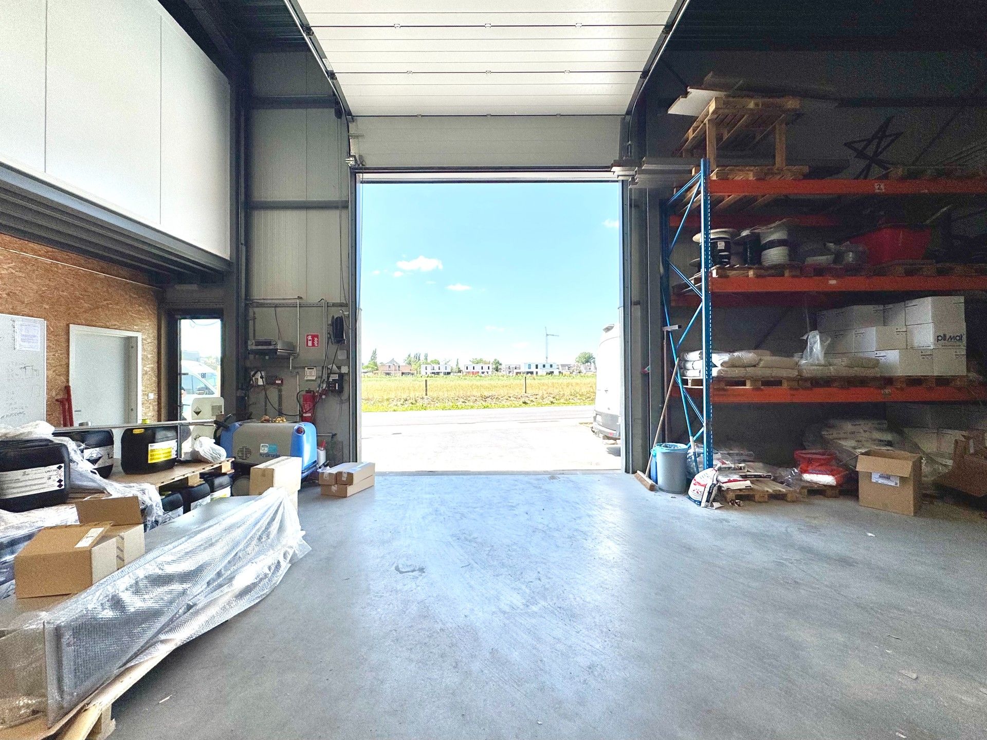 MAGAZIJN MET BURELEN/ SHOWROOM foto 5