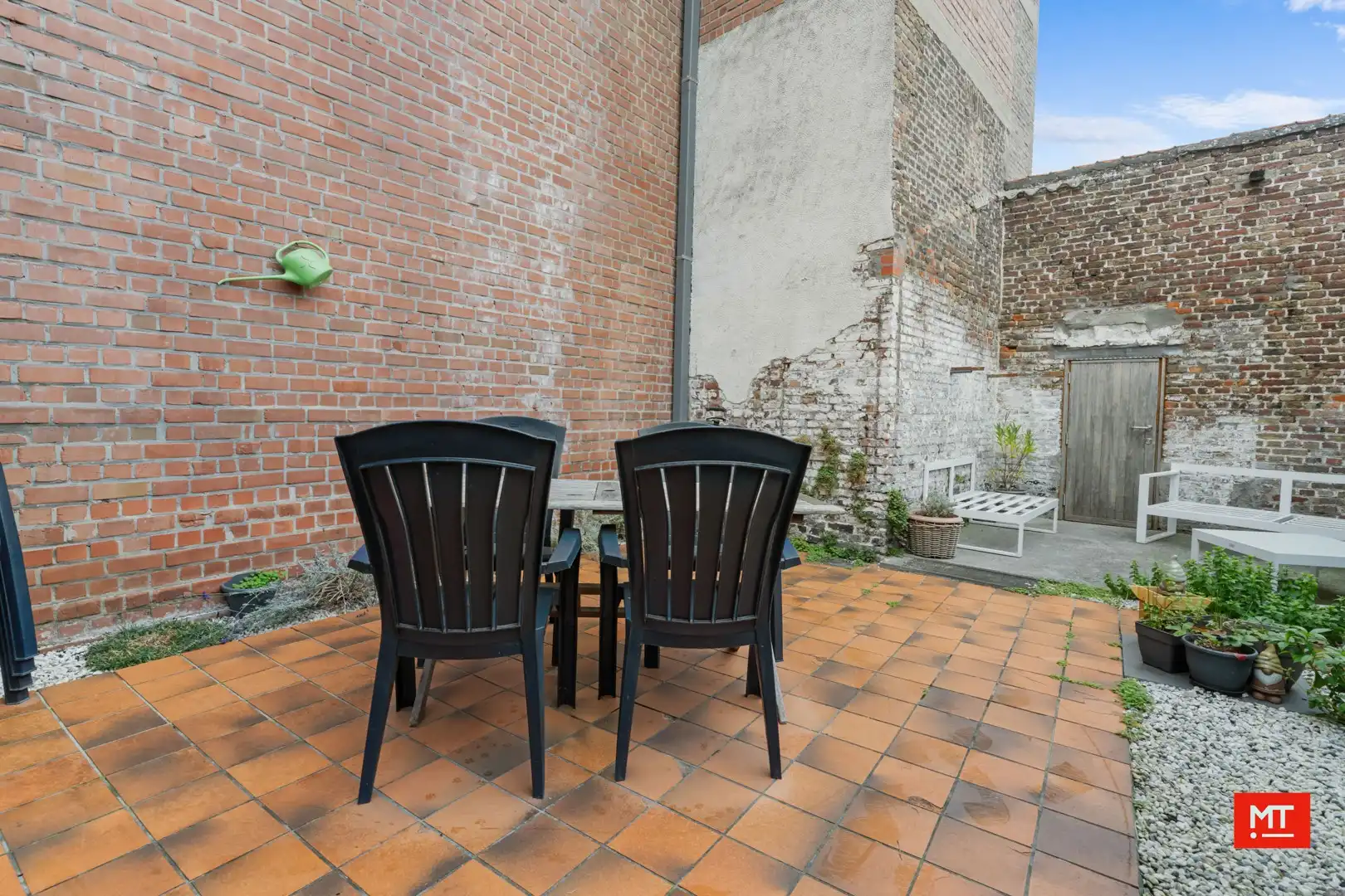 Instapklare woning met 4 slaapkamers en stadskoer in hartje Wervik foto 17