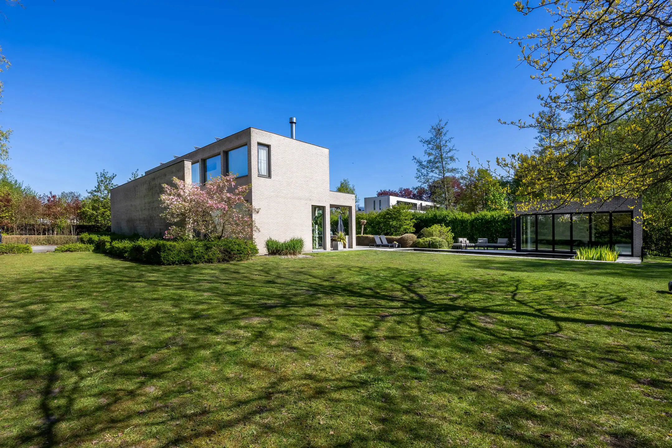 Luxueuze moderne villa met zwemvijver en prachtig poolhouse foto 51