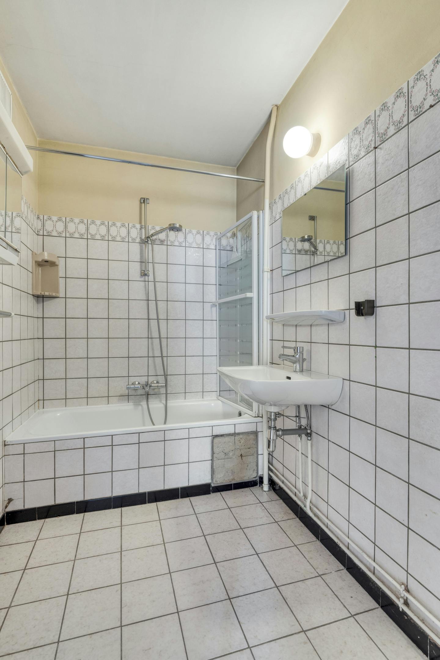 Appartement met 2 slaapkamers te koop naast de golf in Wommelgem! foto 11