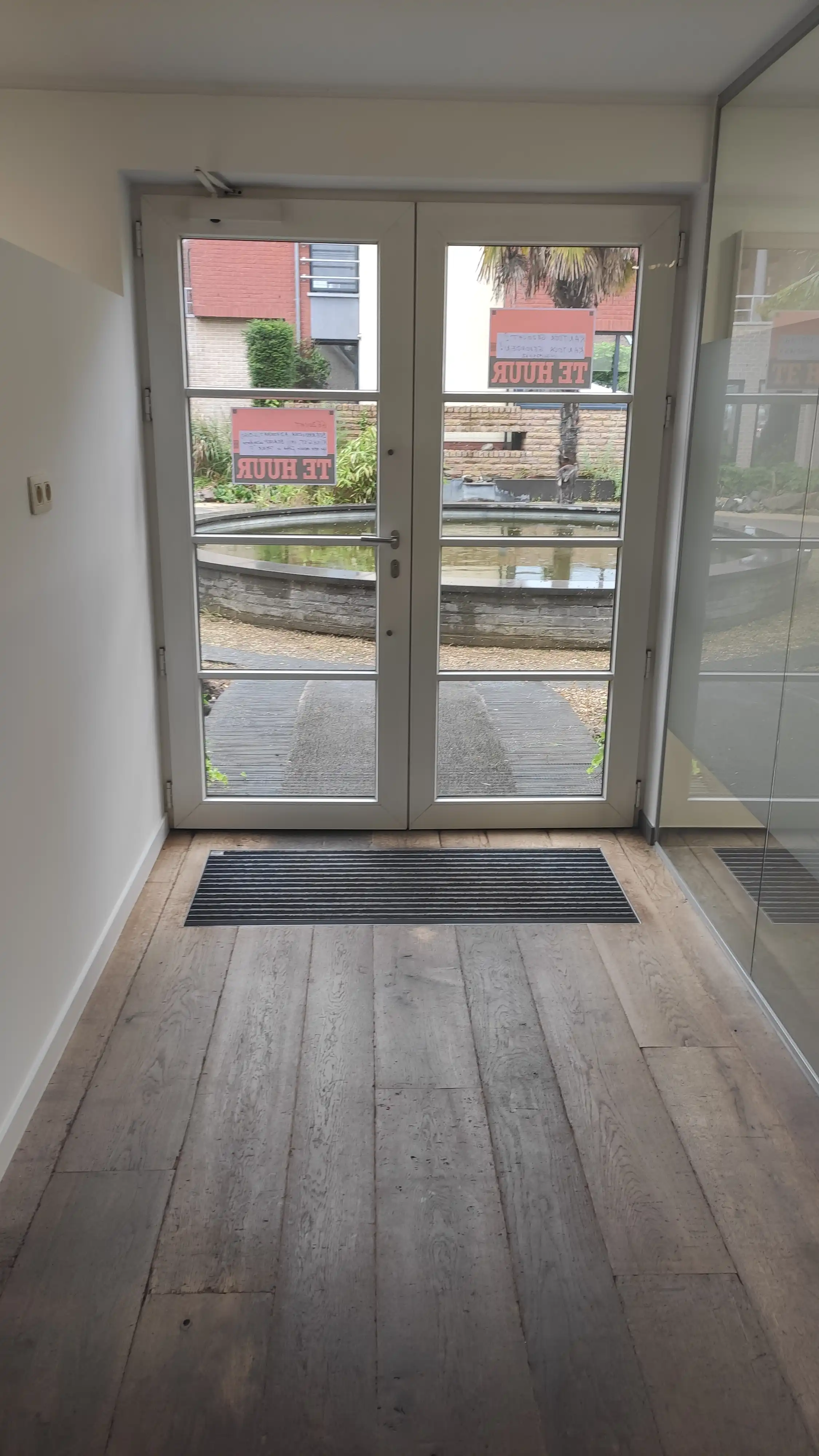 Modern en instapklaar kantoor/handelspand op toplocatie in Peer foto 8