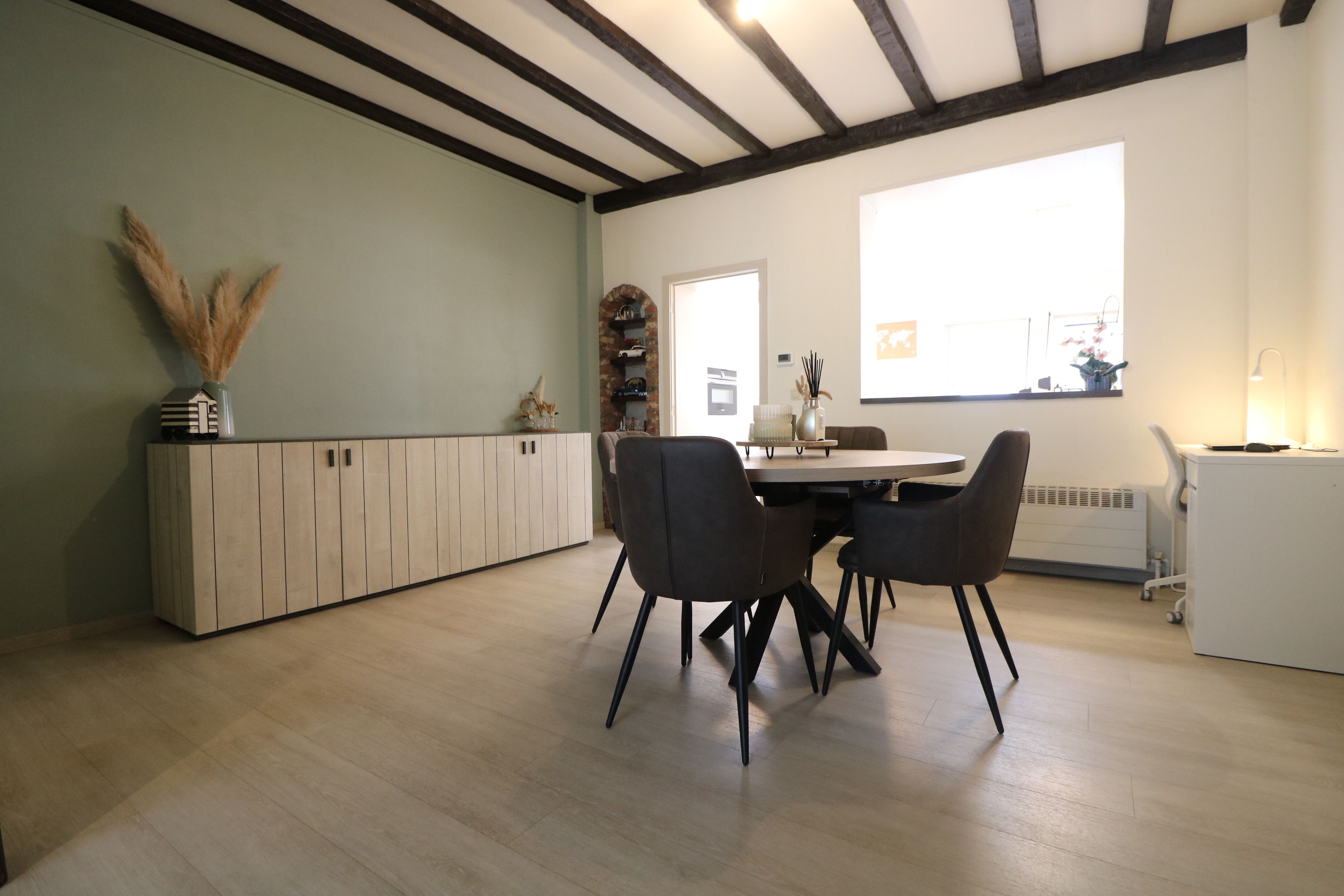 Instapklare woning met 3 slaapkamers en stadstuin, vlakbij centrum, jachthaven en Zeedijk. foto 4