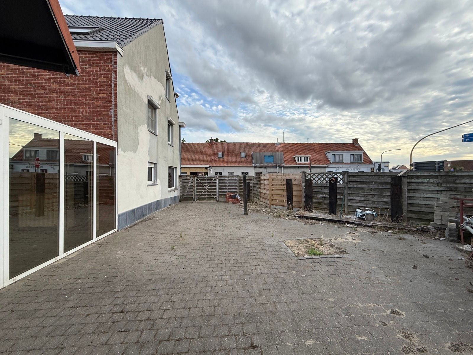 Half open woning met 4 slaapkamers, tuin en garage foto 28