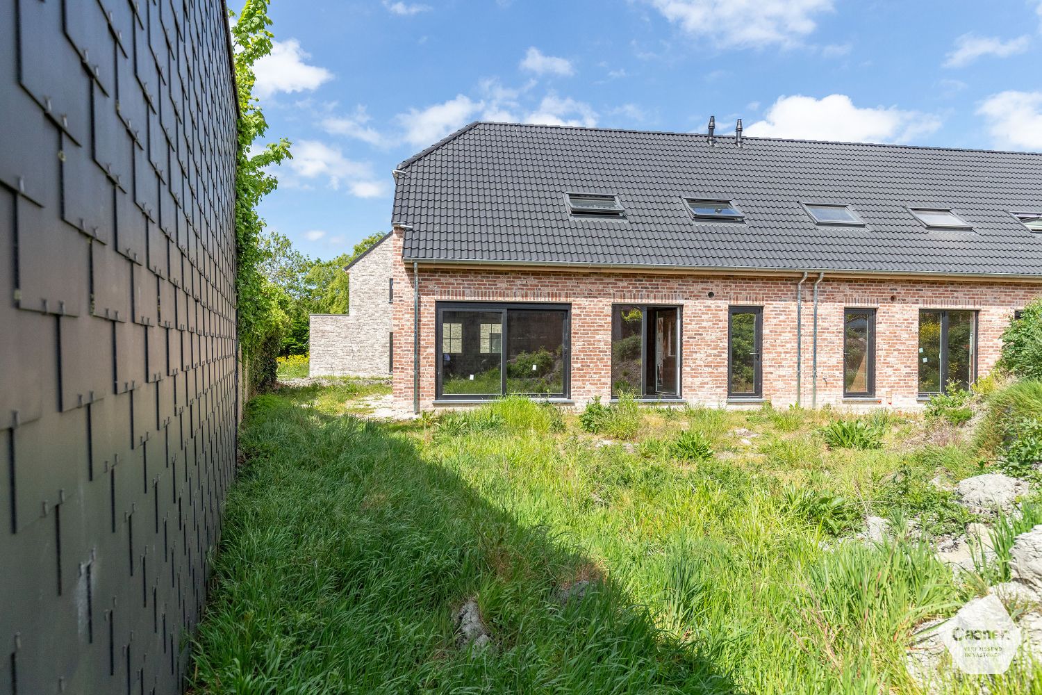 Landelijke nieuwbouwwoning met zuid-west gerichte tuin foto 2