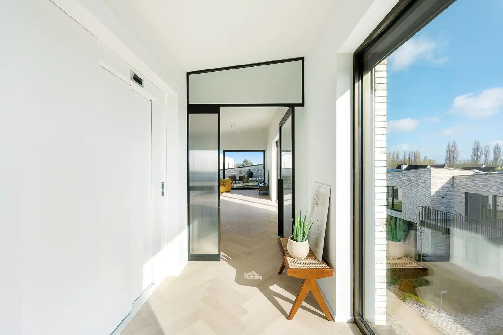 Exclusief verblijf met lift, terrassen en uitzonderlijke volumes in een groene-autovrije verkaveling te Knokke. foto 14