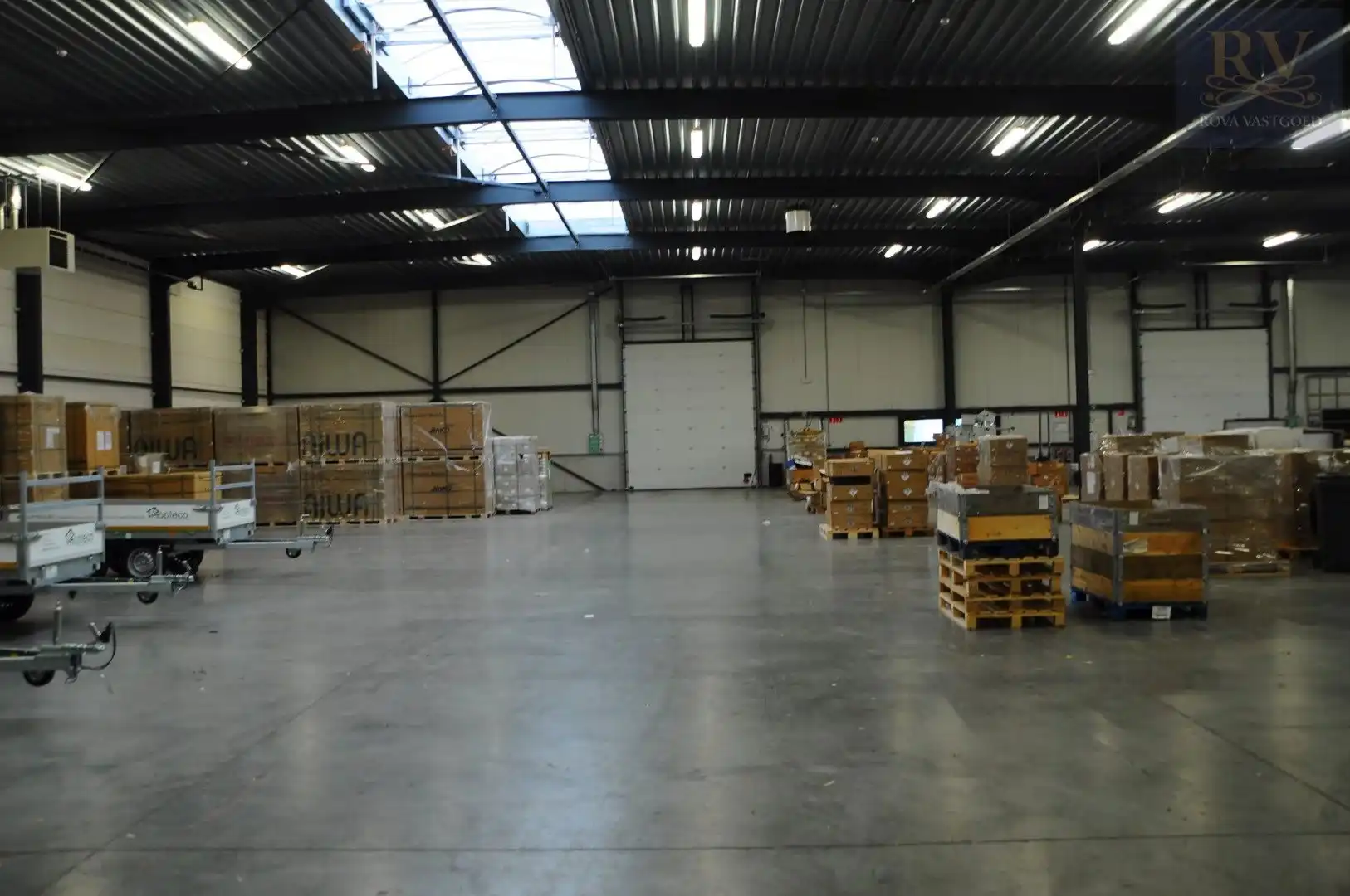 OPSLAGLOODS VAN +-407 M²&nbsp;OP&nbsp;EEN CENTRALE LOCATIE IN ZONHOVEN foto 3