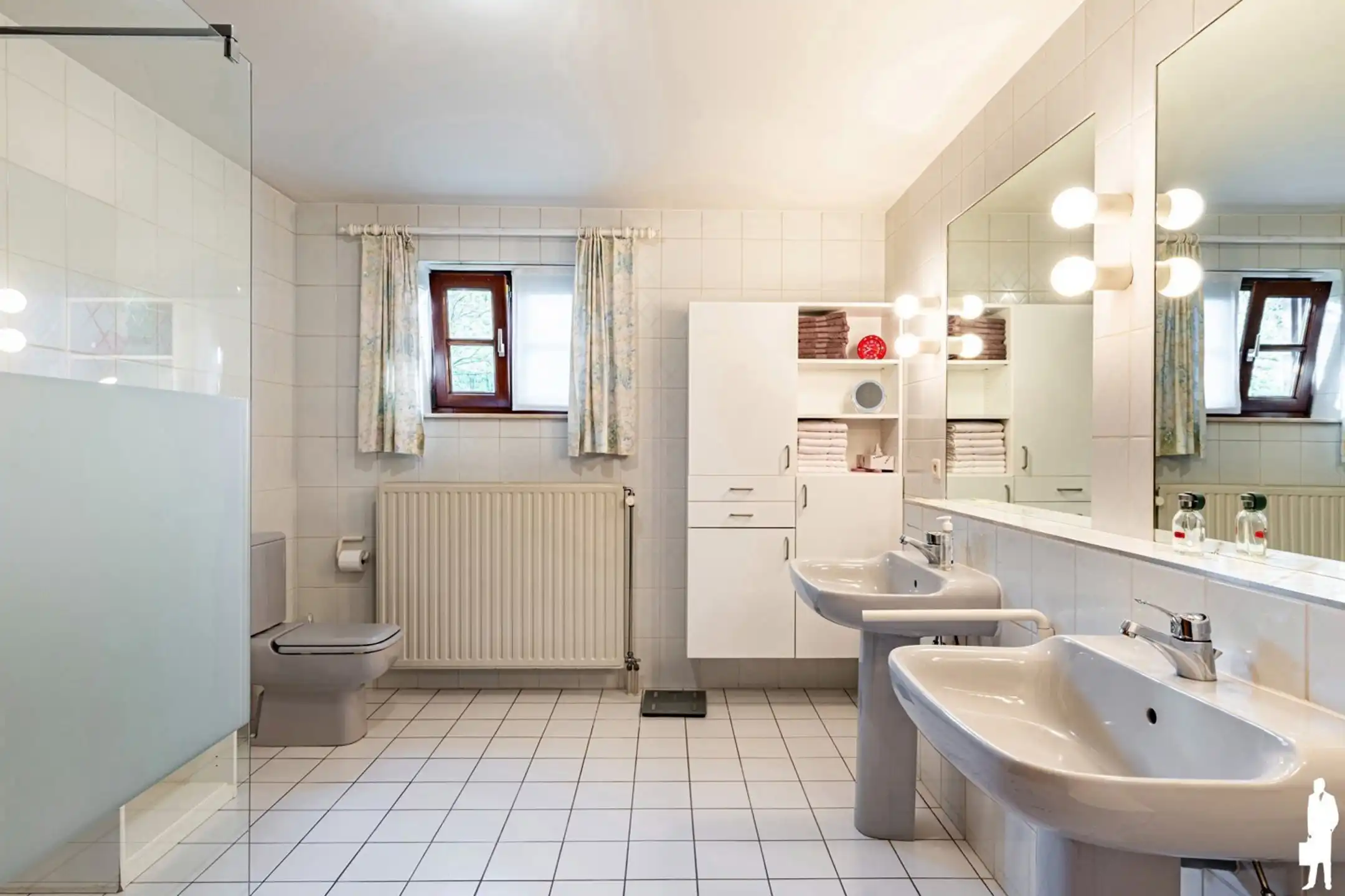 Villa - uitzonderlijke ligging; nabij Nederl.- uiteinde wijk foto 14