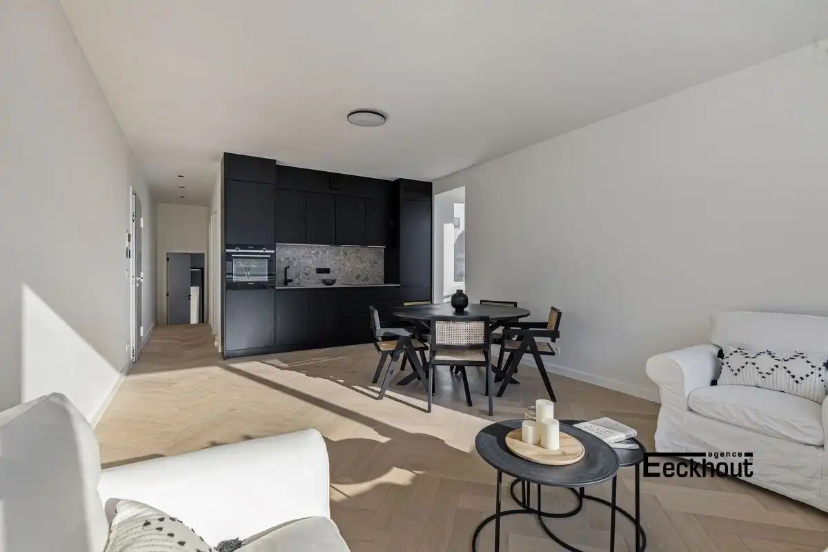 Luxueus en lichtrijk appartement in het centrum van Oostende! foto {{pictureIndex}}