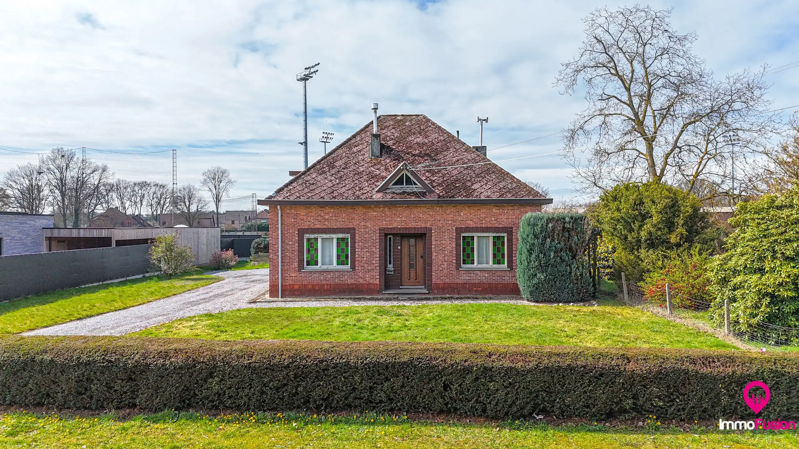 Hoofdfoto van de publicatie: Ruim perceel met 3 slaapkamers in groene omgeving! 