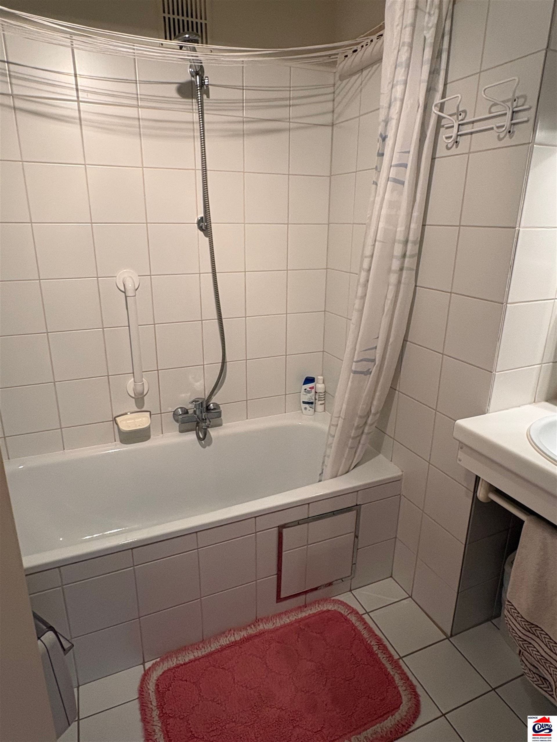 Gemeubeld appartement met 1 slaapkamer op de Zeedijk foto 15