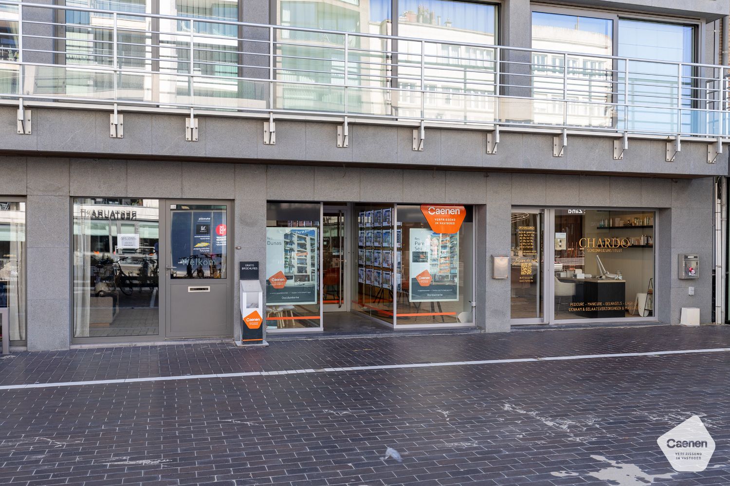 Commercieel handelspand op topligging - Astridplein Oostduinkerke foto 8